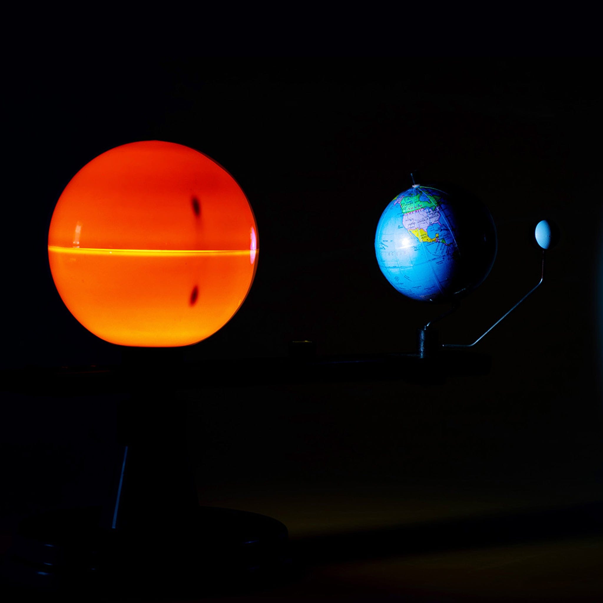 Sun, Earth, & Moon Orbiter Model – Arbor Scientific