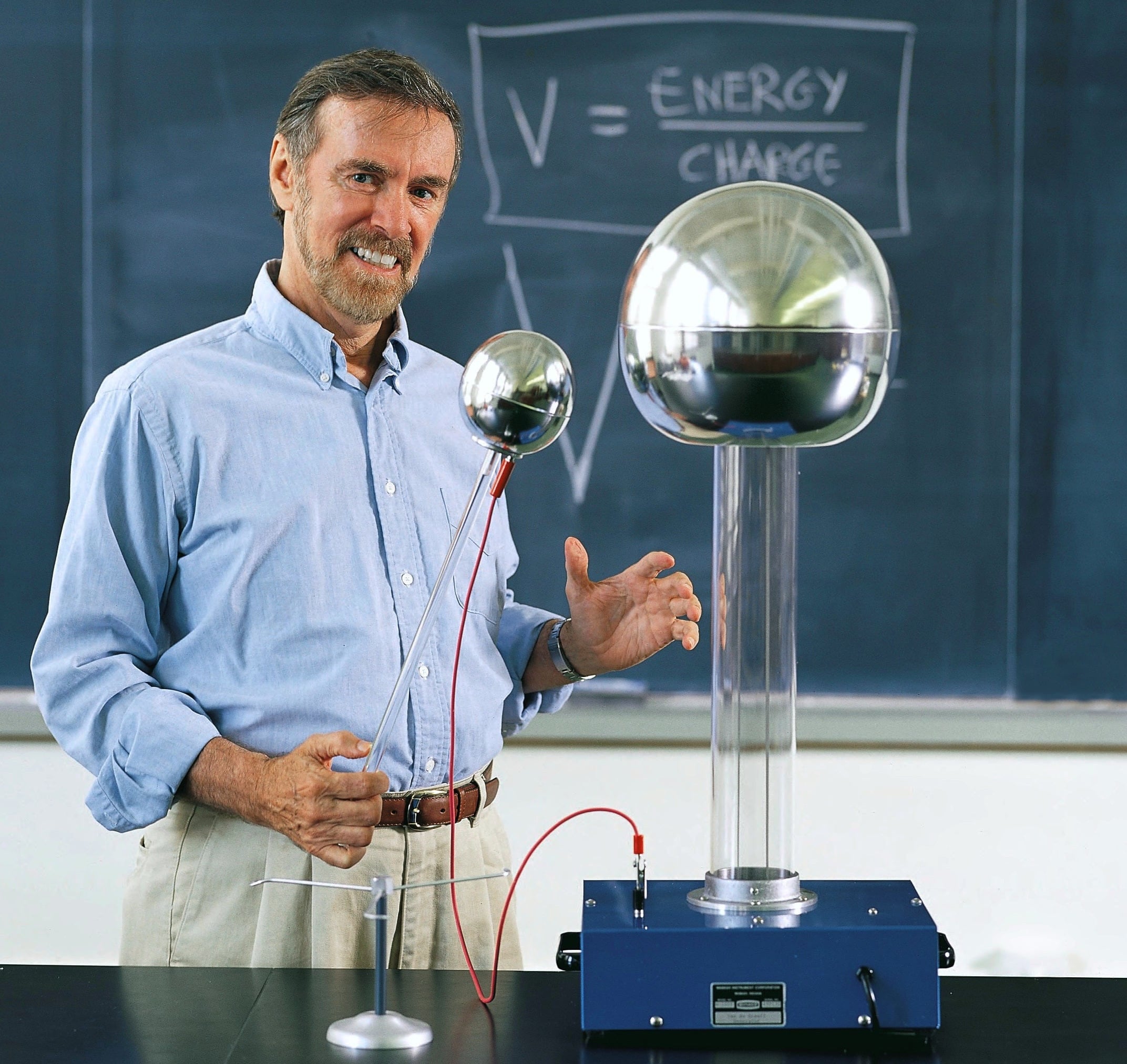 Paul Hewitt with a Van de Graaff generator